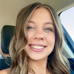 Meet your Posher, Abbie